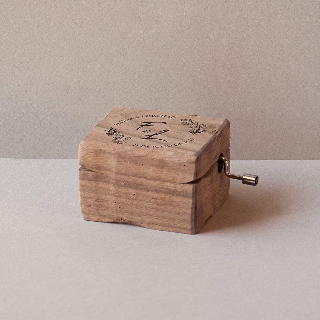 Caja de música pequeña de madera de nogal Azuara